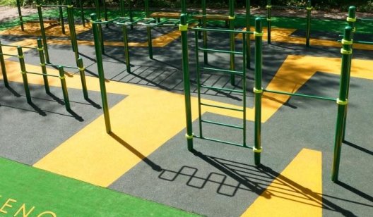 В Славянске за счет госбюджета реконструируют спортивную площадку