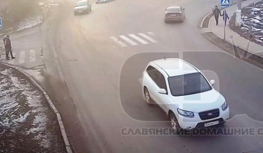 В Славянске произошло ДТП: видео с камер наблюдения