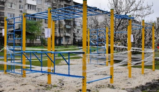 В Славянске построили workout площадку