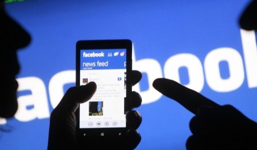 Facebook остановил всю политическую рекламу в Украине