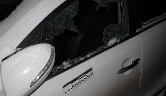 В центре Славянска ограбили автомобиль