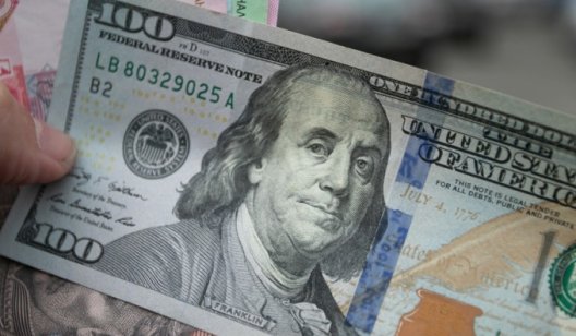 Доллар снова подорожал до 28 гривен, надо ли запасаться валютой