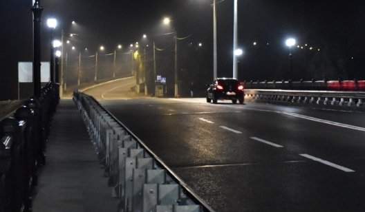Как выглядит Купеческий мост в Славянске вечером - ФОТО