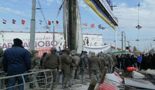 В Харькове на рынке Барабашово происходят столкновения. Слышны выстрелы и взрывы. Видео
