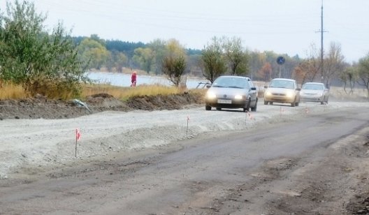 Водителям в Славянске не придётся объезжать неудобный участок дороги