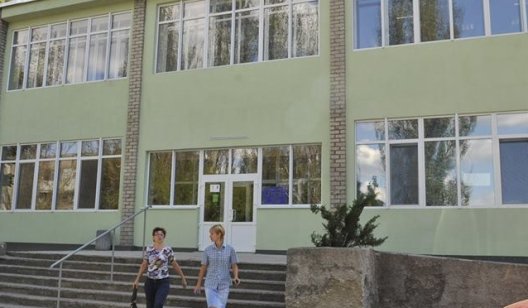 Больница в Николаевке: работать пока есть кому, но платят мало