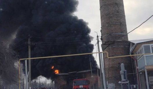 Там всё сгорело, но ещё горит: видео с места пожара в Славянске (15:00)