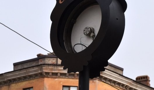 Быдло, оно и в Славянске – быдло: разбиты часы в центре города