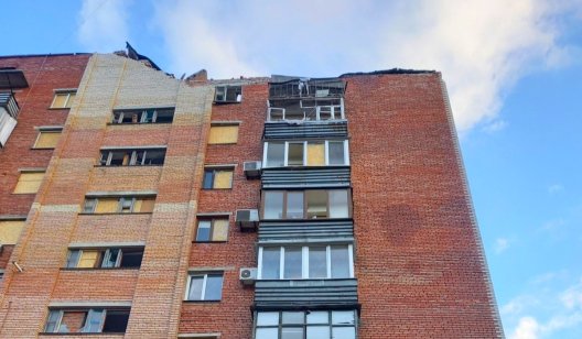 Будинки у Слов’янську без дахів: під час дощу вода тече просто по стінах квартир