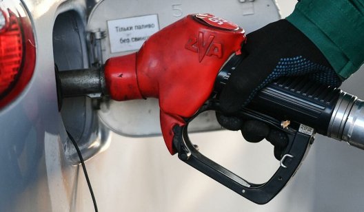 Почему АЗС остановили продажи премиум-топлива и чем теперь заправлять авто "для прокачки"