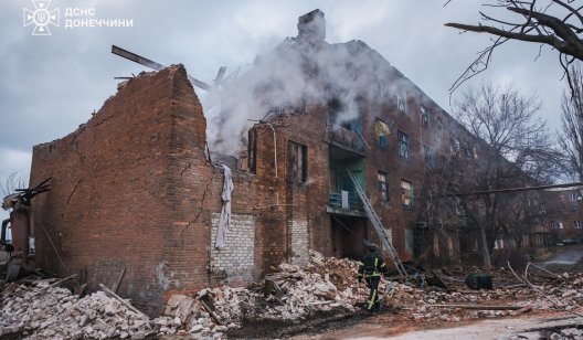 Обстріл Краматорська: рятувальники показали фото з місця події