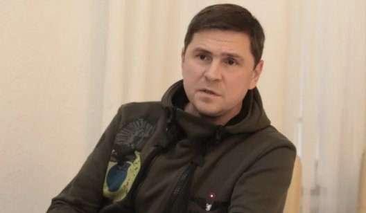 Готуються до переговорів: Подоляк назвав причину боїв у Курській області