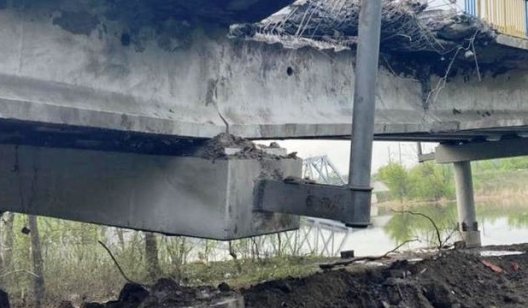 Не взрывали. Мост под Славянском попал под обстрел