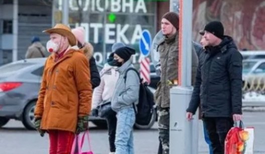 А дальше отменят штрафы за маски. Почему в Украине на фоне роста заболевших ослабляют карантин