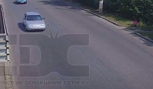 Видео момента ДТП в Славянске, где сбили маленькую девочку