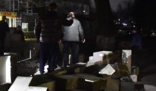 Жители Славянска только что снесли скандальное строение в центре города - ФОТО