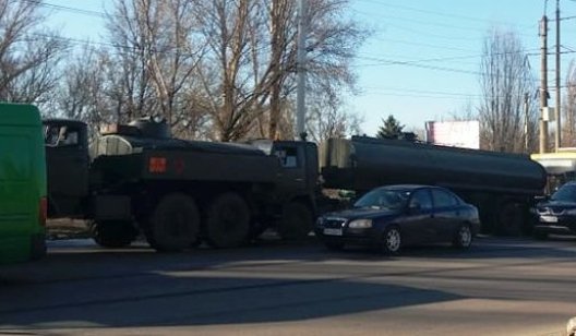 В Краматорске в аварию попали два военных автомобиля