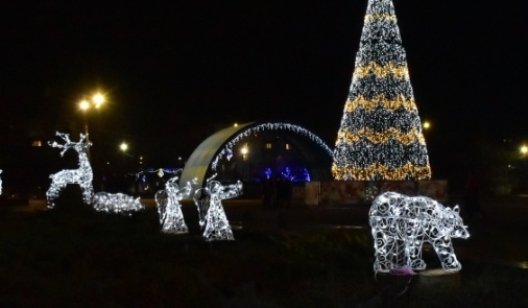 С сегодняшнего дня на площади в Славянске стартуют праздничные мероприятия