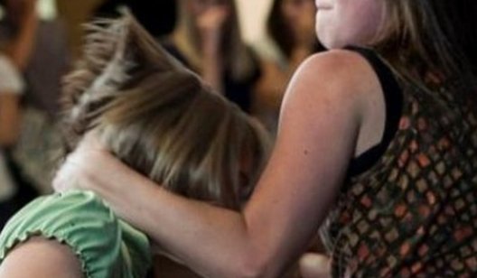 В Краматорске девятиклассница ставила на колени своих сверстниц под угрозой избиения (видео)