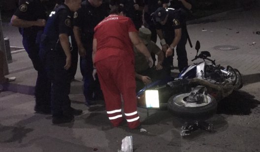Мотоциклист улетел на пару десятков метров: в центре Славянска произошло страшное ДТП