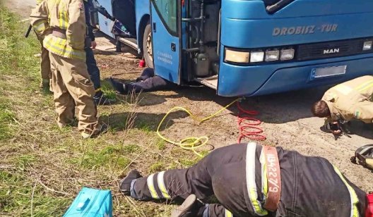 ЧП на дороге: в Донецкой области автобус раздавил водителя