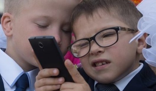 Депутаты собрались запретить в школах Украины смартфоны и другие устройства с выходом в интернет