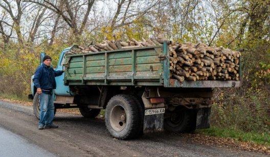 Українці можуть отримати гроші на дрова та вугілля