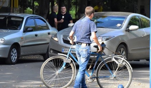 Автомобили в Украине больше не нужно снимать с учета в случае их продажи