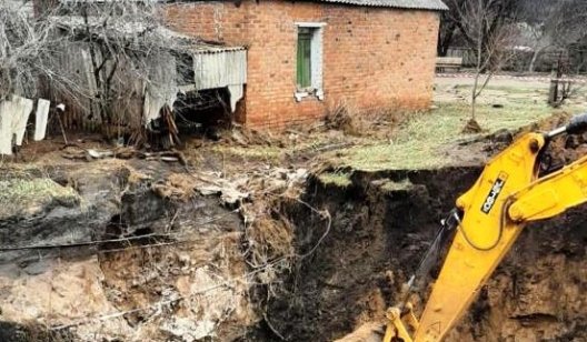 Спасатели из областного управления помогают откачивать воду в Славянске