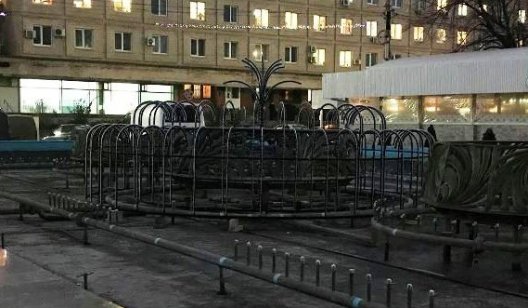 В Славянске уже готовят новогодний фонтан