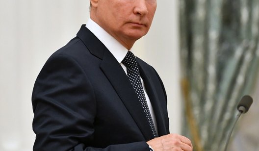 Кремль и корона. Что известно о вспышке ковида в окружении Путина и о его уходе на самоизоляцию