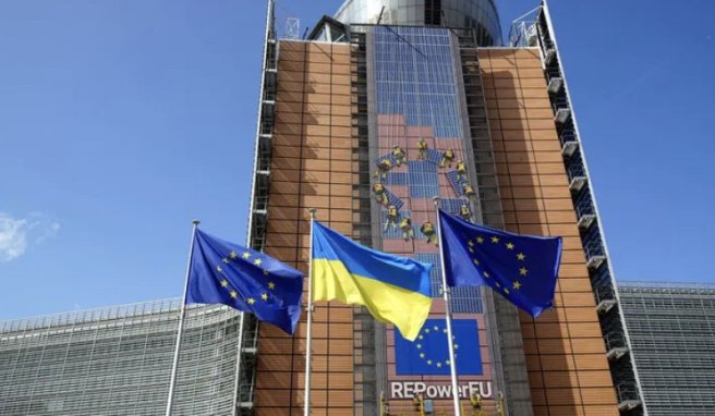 Єврокомісія вимагатиме від України повернутись до антикорупційного курсу та посилити верховенство права — Reuters