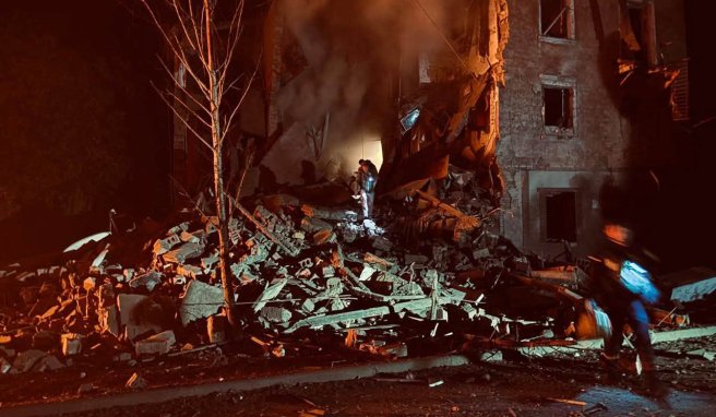 У Слов'янську частково зруйновано багатоповерхівку: фото