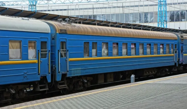 В Україні через обстріли РФ масово затримуються потяги, деякі — на 17 годин