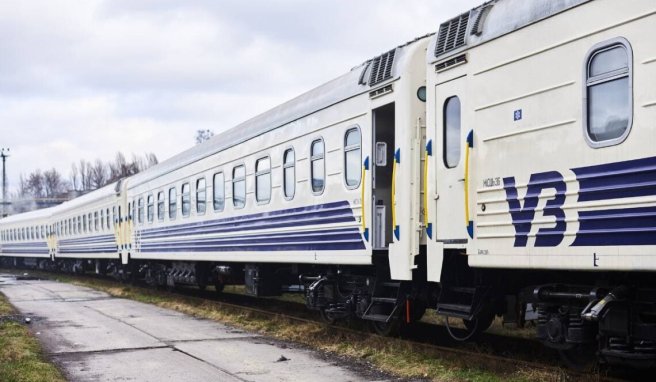Рух поїздів в регіонах з підвищеним ризиком: "Укрзалізниця" оновила інформацію