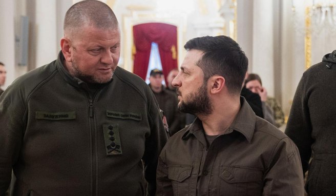 The Guardian: Залужний був розчарований відмовою Зеленського вводити воєнний стан перед вторгненням РФ