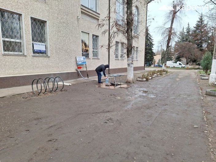 За необхідності, жителі Слов’янська можуть безкоштовно набирати очищену питну воду