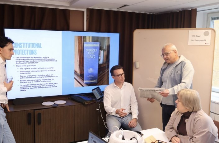 Фрагмент зустрічі з головним редактором The Local Джеймсом Севеджом