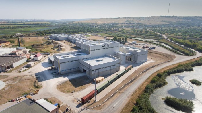 «Зевс Кераміка» – спільне італійсько-українське підприємство, що було лідируючою компанією з виробництва керамограніту в Україні.