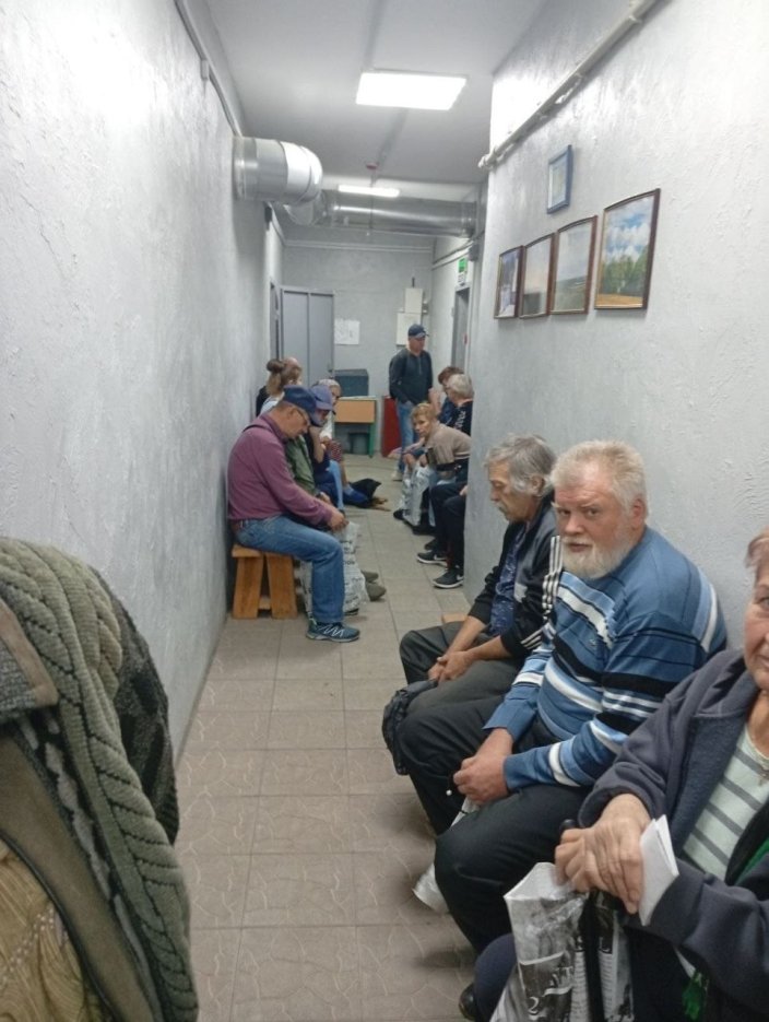 Працюють в укритті